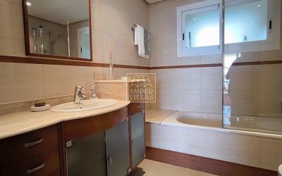 Nice and spacious apartment in the port of Altea with beautiful views.